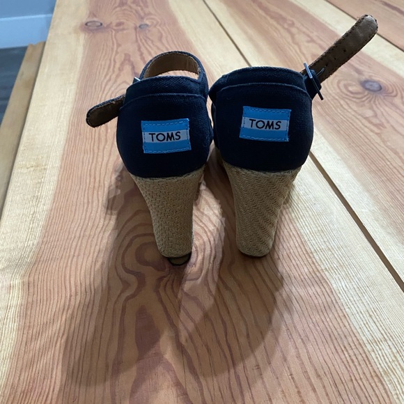TOMS High Heels. Size 7.5 - gently used - in very great condition. - Picture 4 of 7
